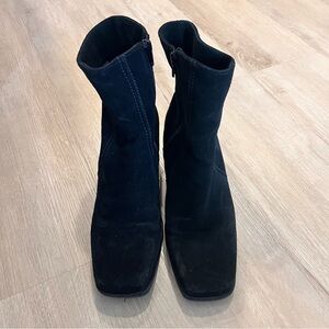 La CANADIENNE Black Suede Ankle Booties